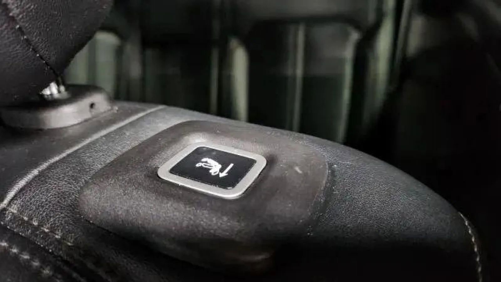 Used 2023 Jeep Wagoneer L Series II image 7