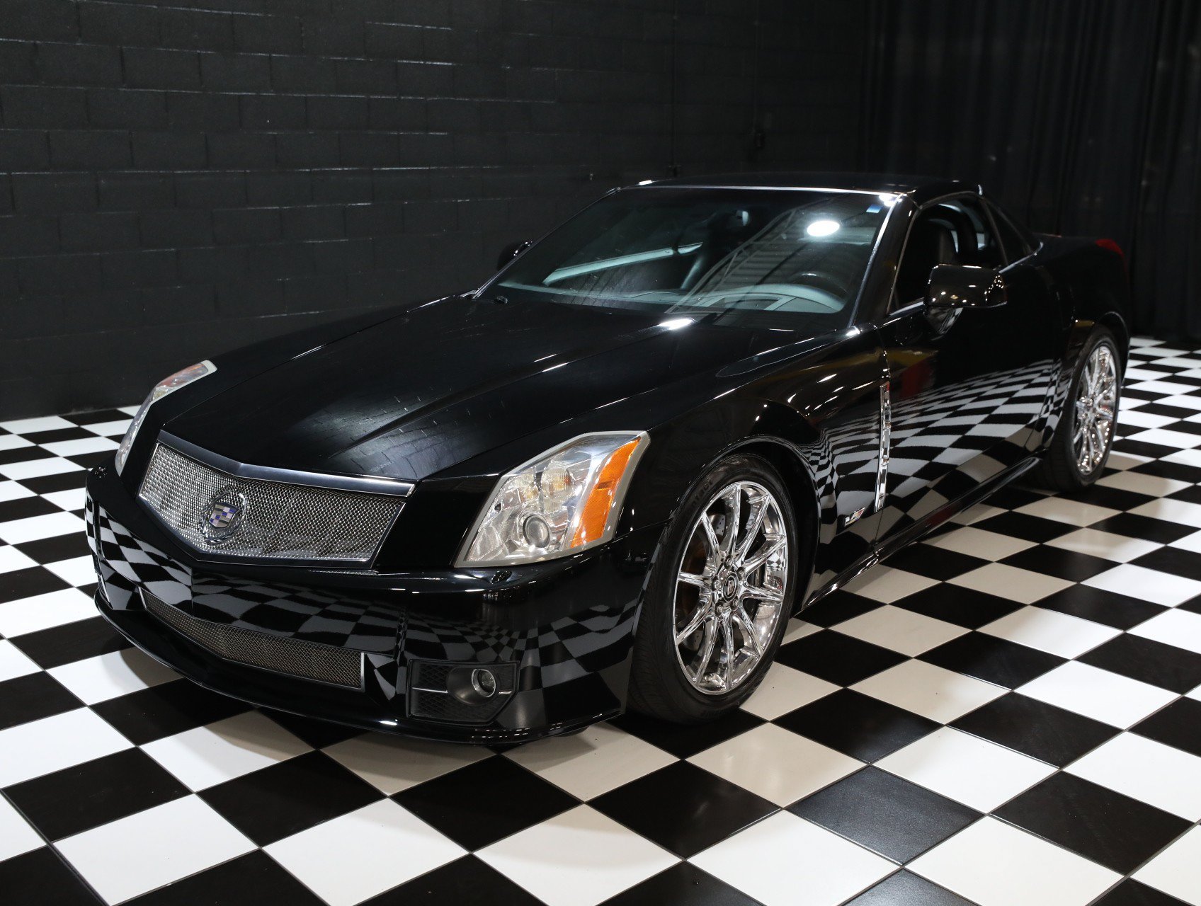 Used 2009 Cadillac XLR V RWD image 5