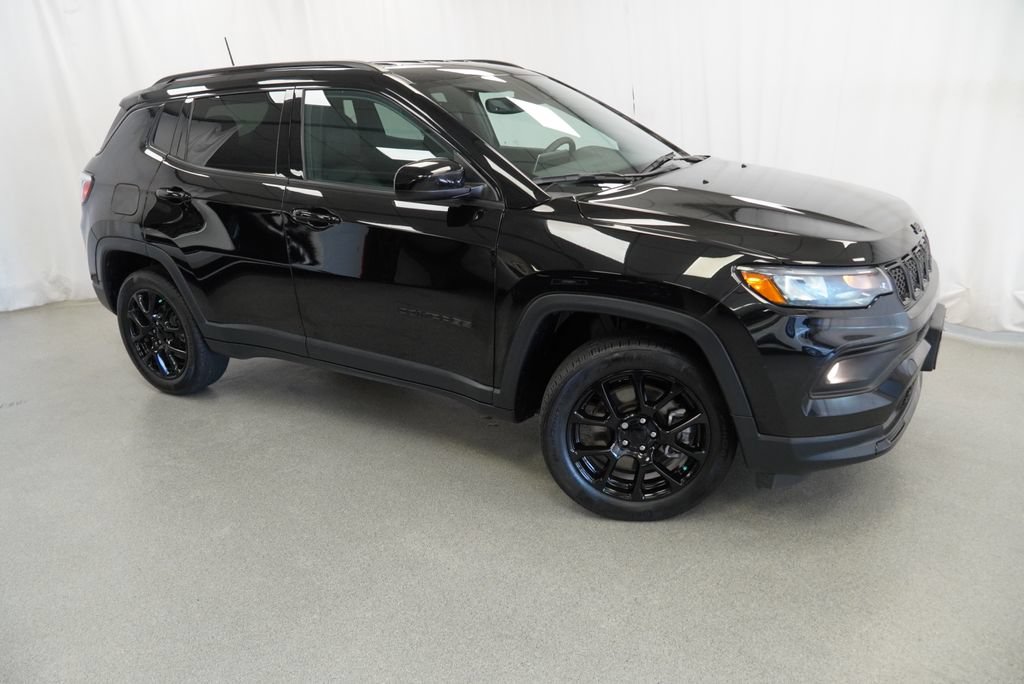 Used 2023 Jeep Compass Latitude w/ Convenience Group AWD/4WD image 6