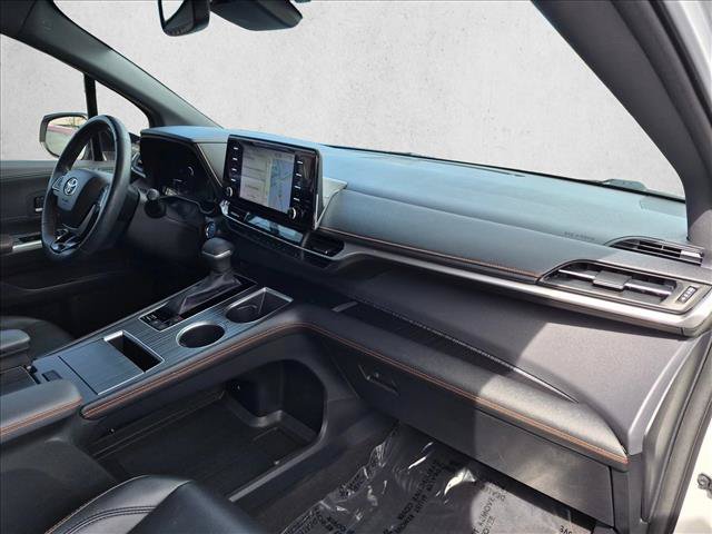 Used 2022 Toyota Sienna XSE FWD image 21