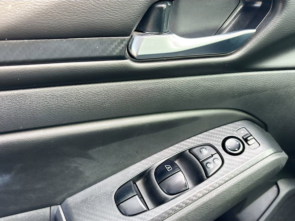 Used 2024 Nissan Altima 2.5 SV image 17