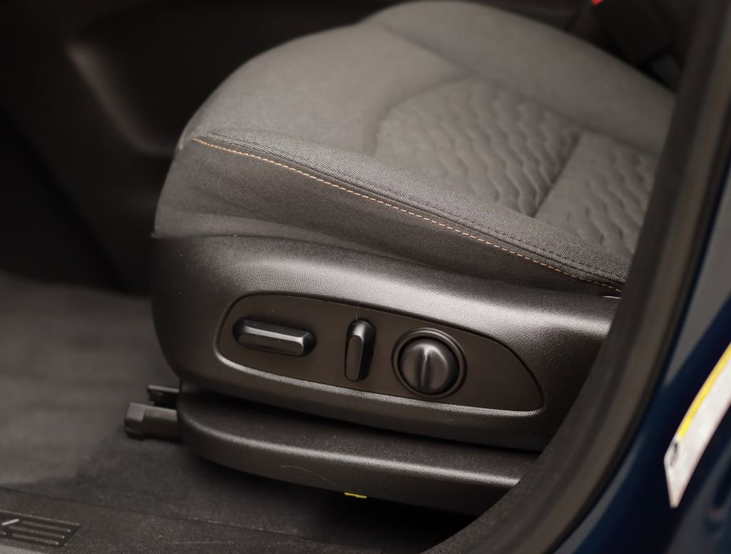 Used 2020 Chevrolet Equinox LT FWD image 20