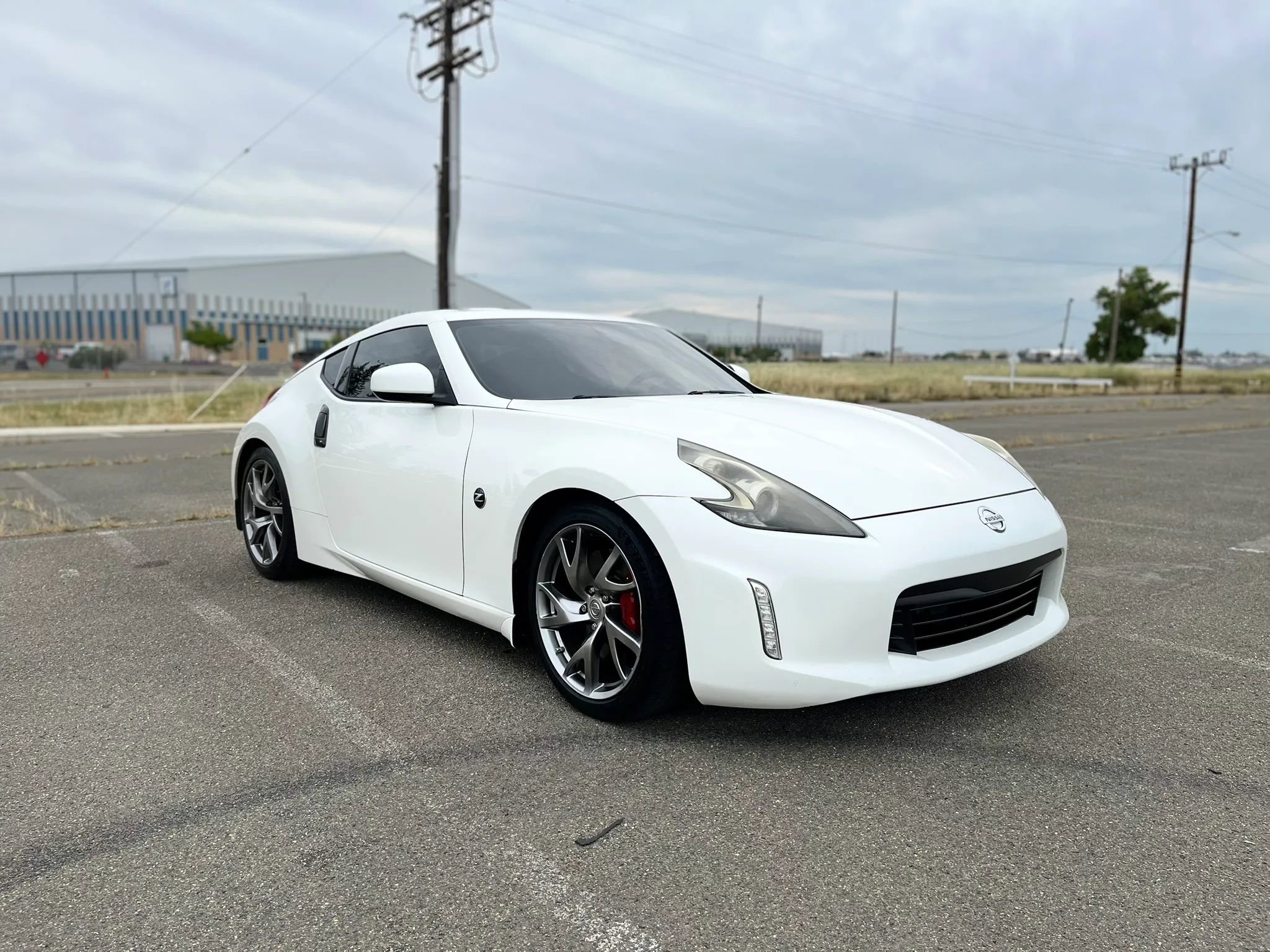 Used 2016 Nissan 370Z Coupe RWD image 3