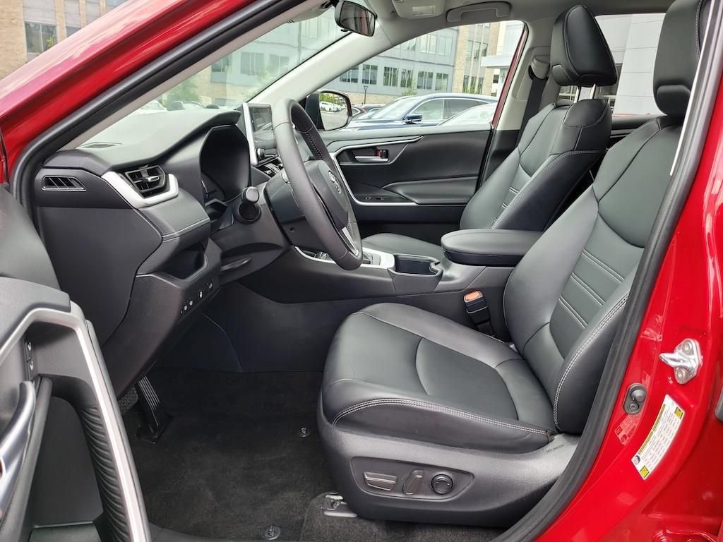Used 2025 Toyota RAV4 XLE Premium w/ Weather Package AWD/4WD image 18
