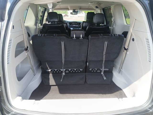 Used 2023 Chrysler Pacifica Touring-L FWD image 24