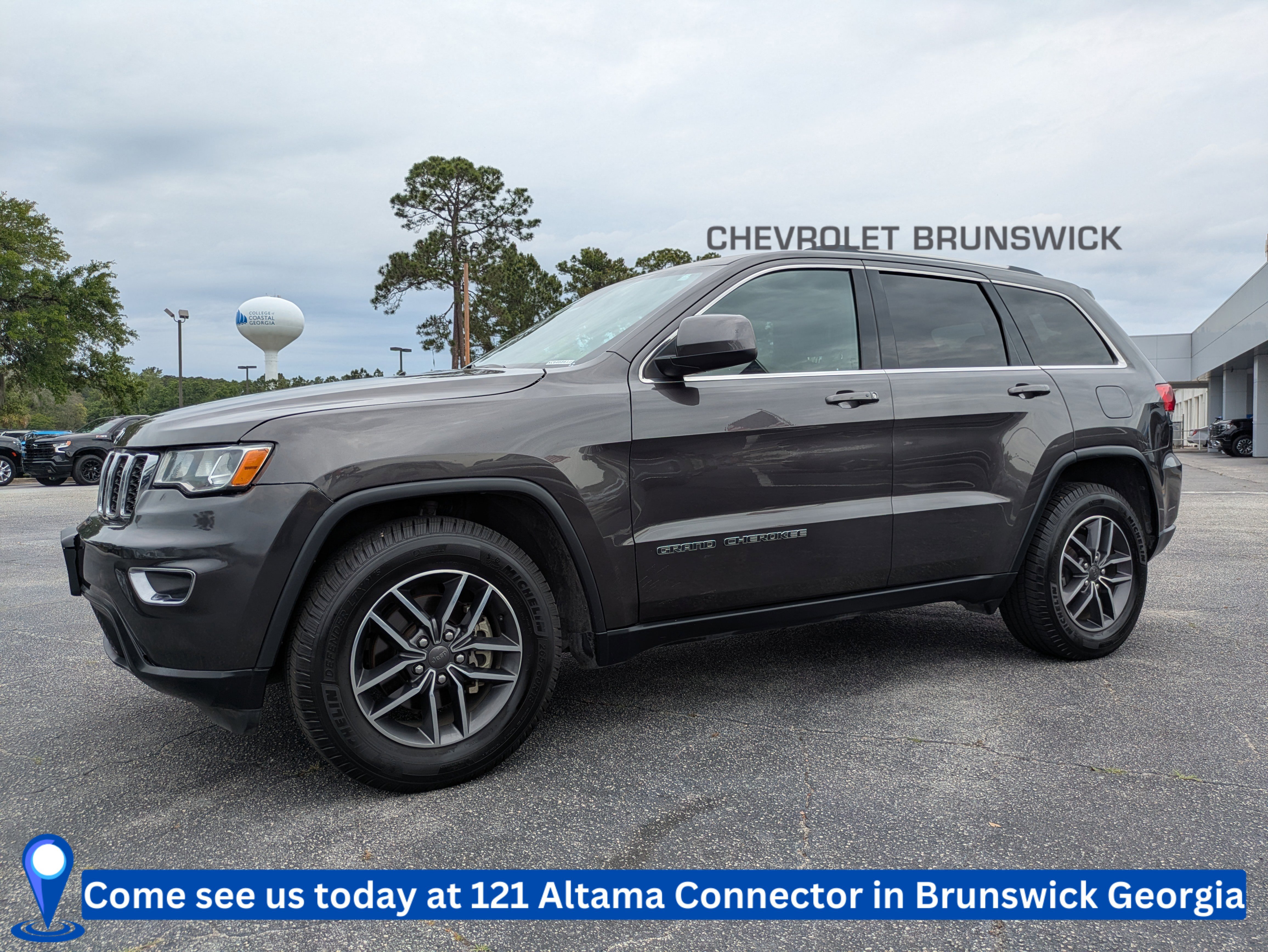 Used 2019 Jeep Grand Cherokee Laredo w/ Laredo X Package RWD image 1