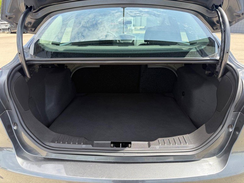 Certified 2018 Ford Focus SE FWD image 7