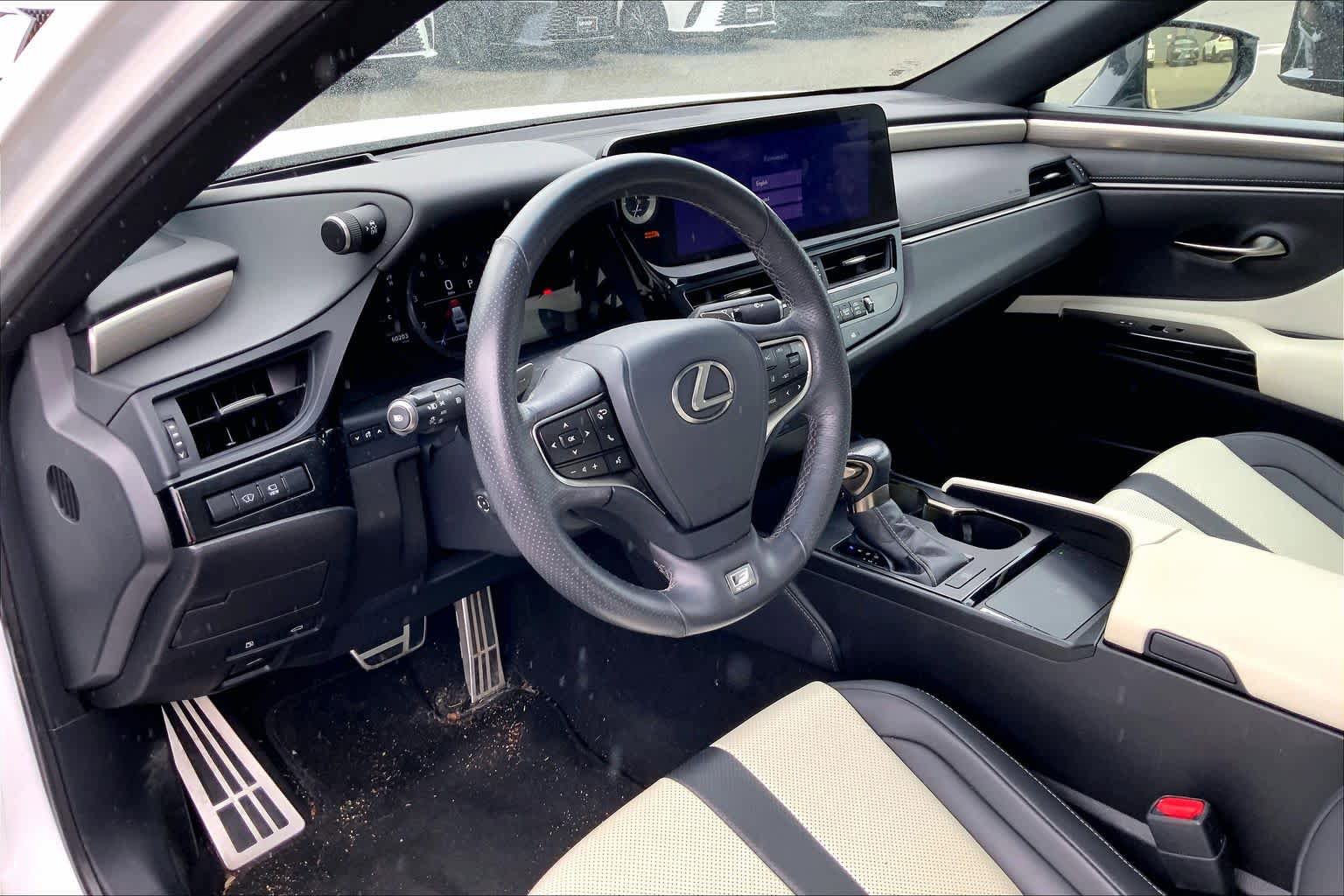 Used 2023 Lexus ES 350 F Sport w/ Accessory Package (Z2) FWD image 18