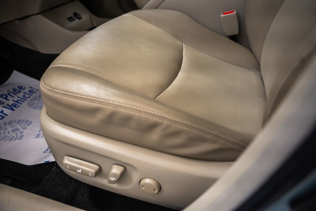 Used 2015 Toyota Prius Five FWD image 33