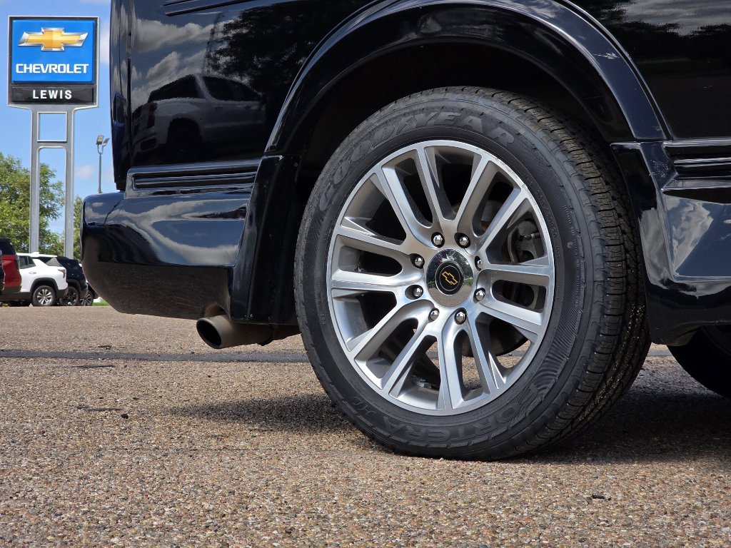 Used 2019 Chevrolet Express 2500 Extended w/ Enhanced Convenience Package image 27