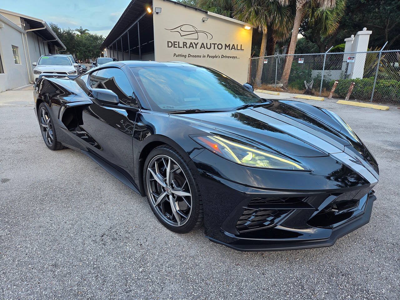 Used 2021 Chevrolet Corvette Stingray Preferred Cpe w/ Z51 Performance Package RWD image 3