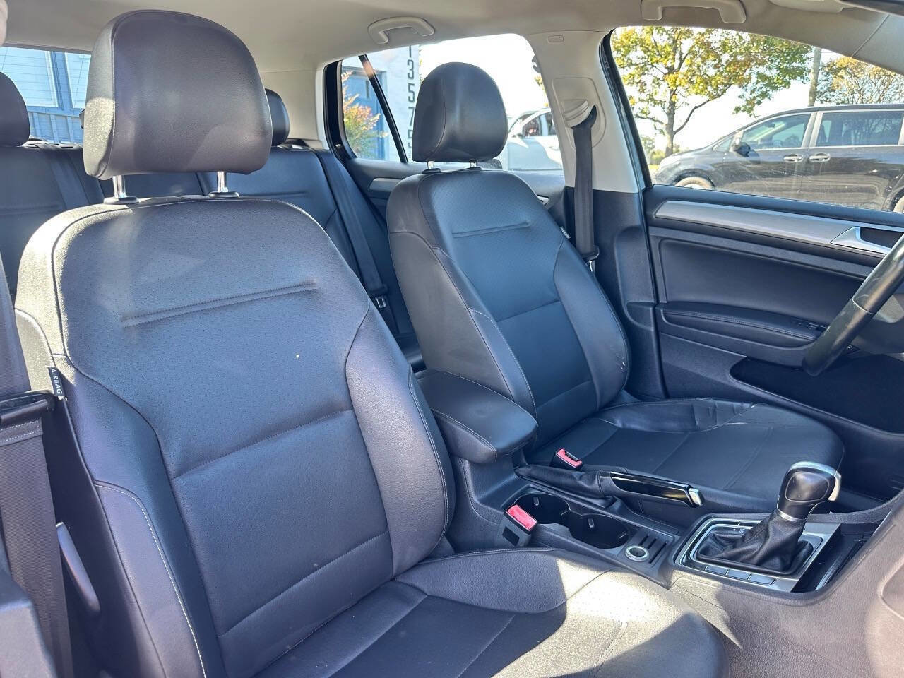 Used 2015 Volkswagen Golf S image 30