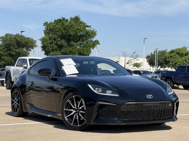 Used 2024 Toyota GR86 RWD image 2