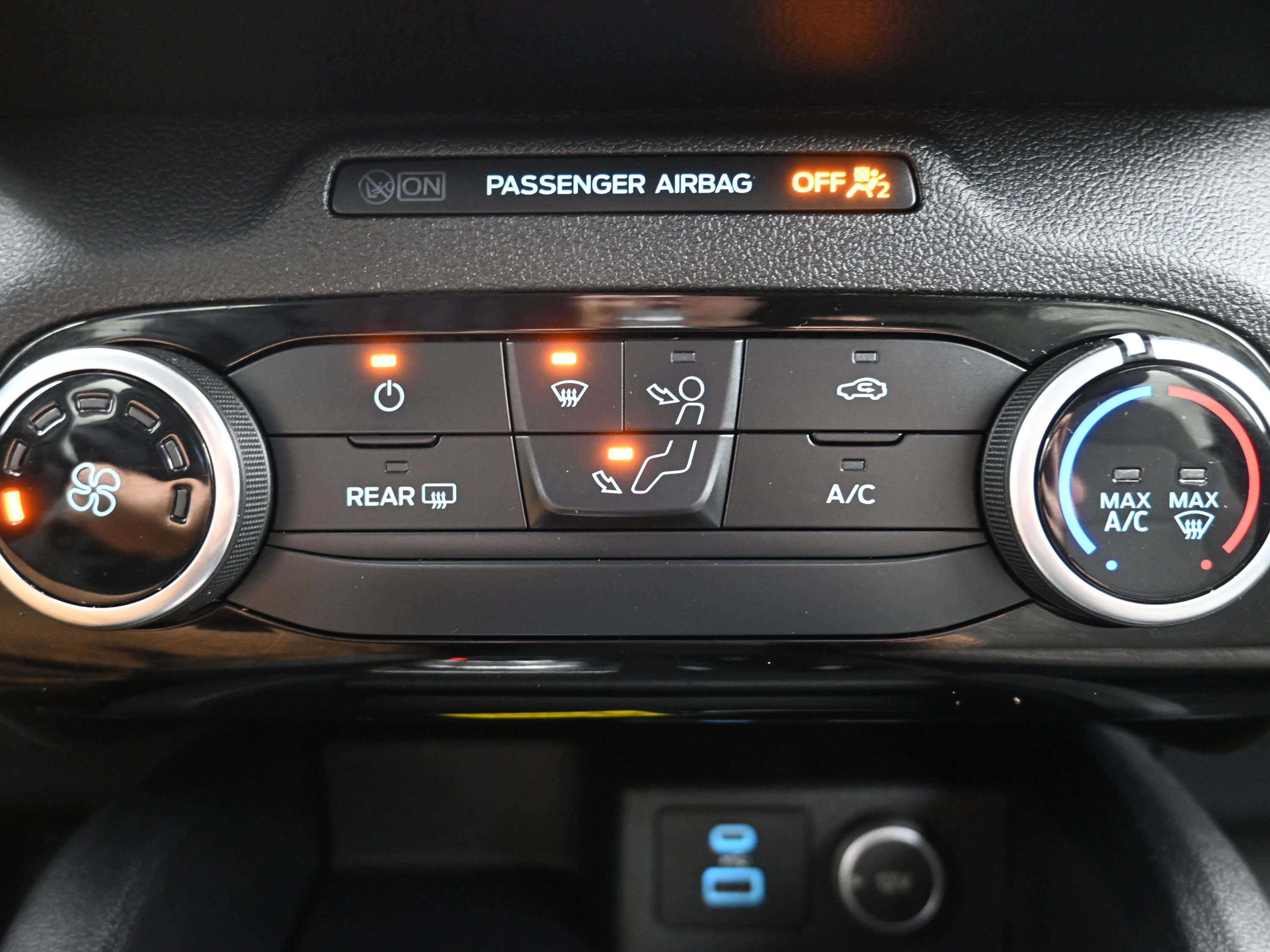 Used 2021 Ford Escape SE image 18