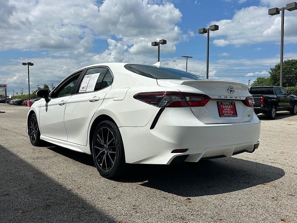 Certified 2021 Toyota Camry SE FWD image 3