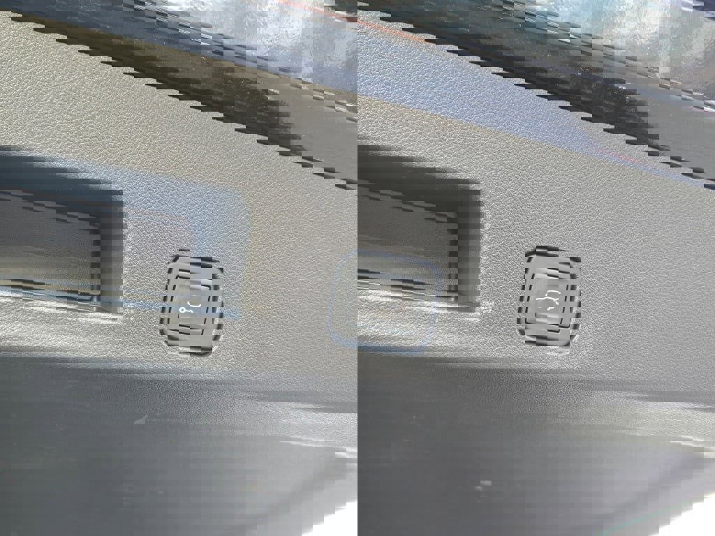 Certified 2025 Buick Enclave Preferred image 17