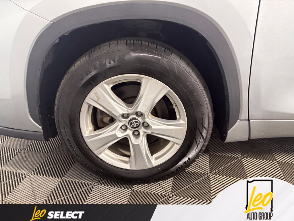 Used 2023 Toyota Highlander LE FWD image 24