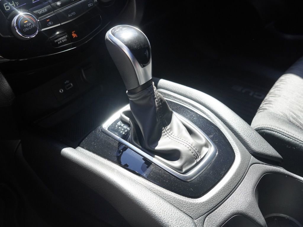 Used 2020 Nissan Rogue SV image 15