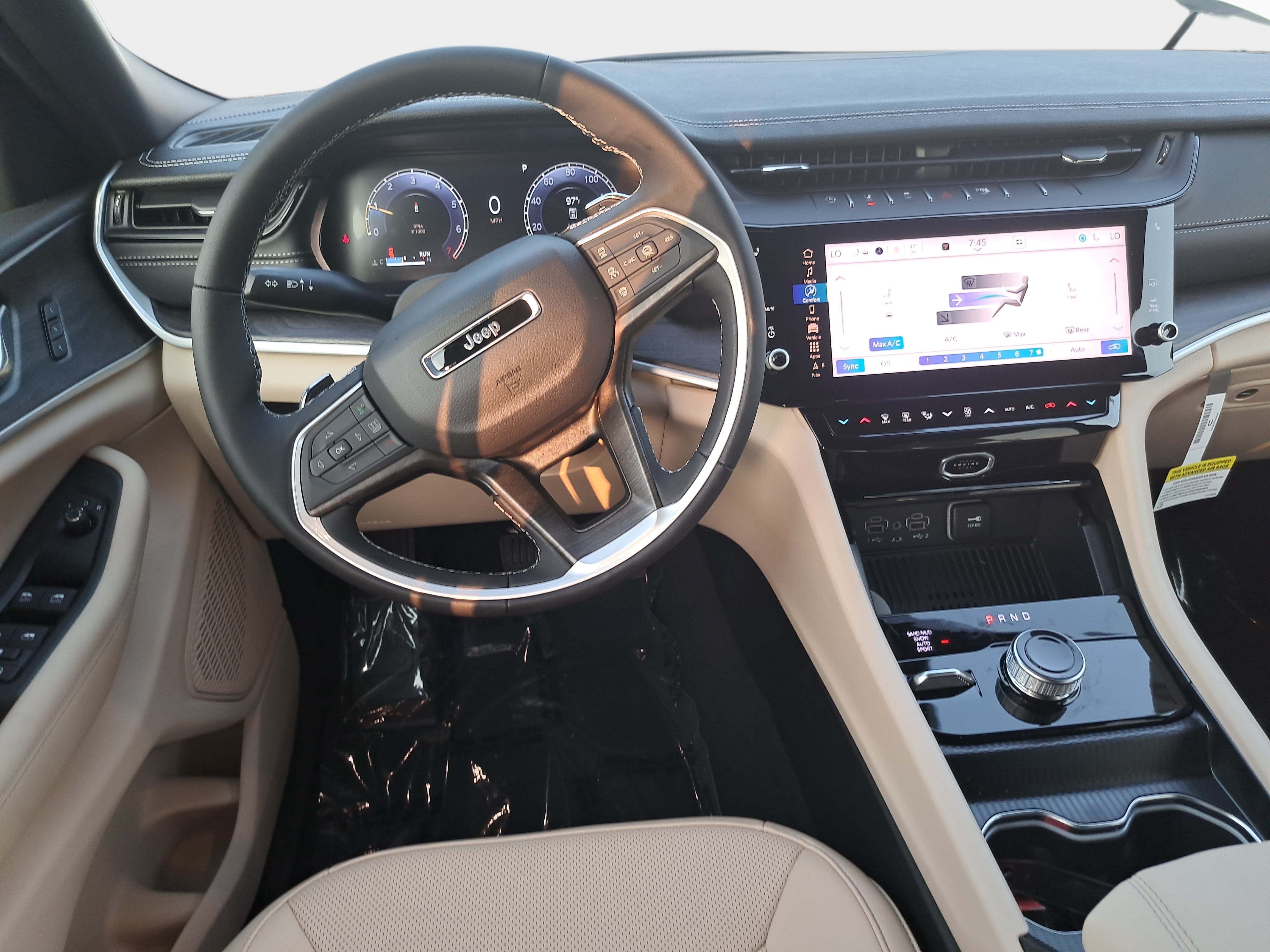 New 2026 Jeep Grand Cherokee Limited w/ Luxury Tech Group II AWD/4WD image 16