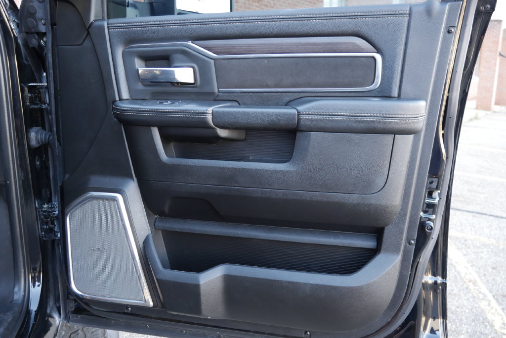 Used 2025 RAM 3500 Laramie AWD/4WD image 11