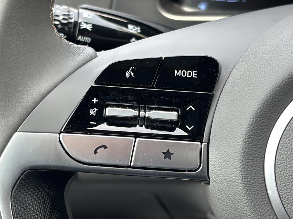 Used 2025 Hyundai Elantra Sport FWD image 22