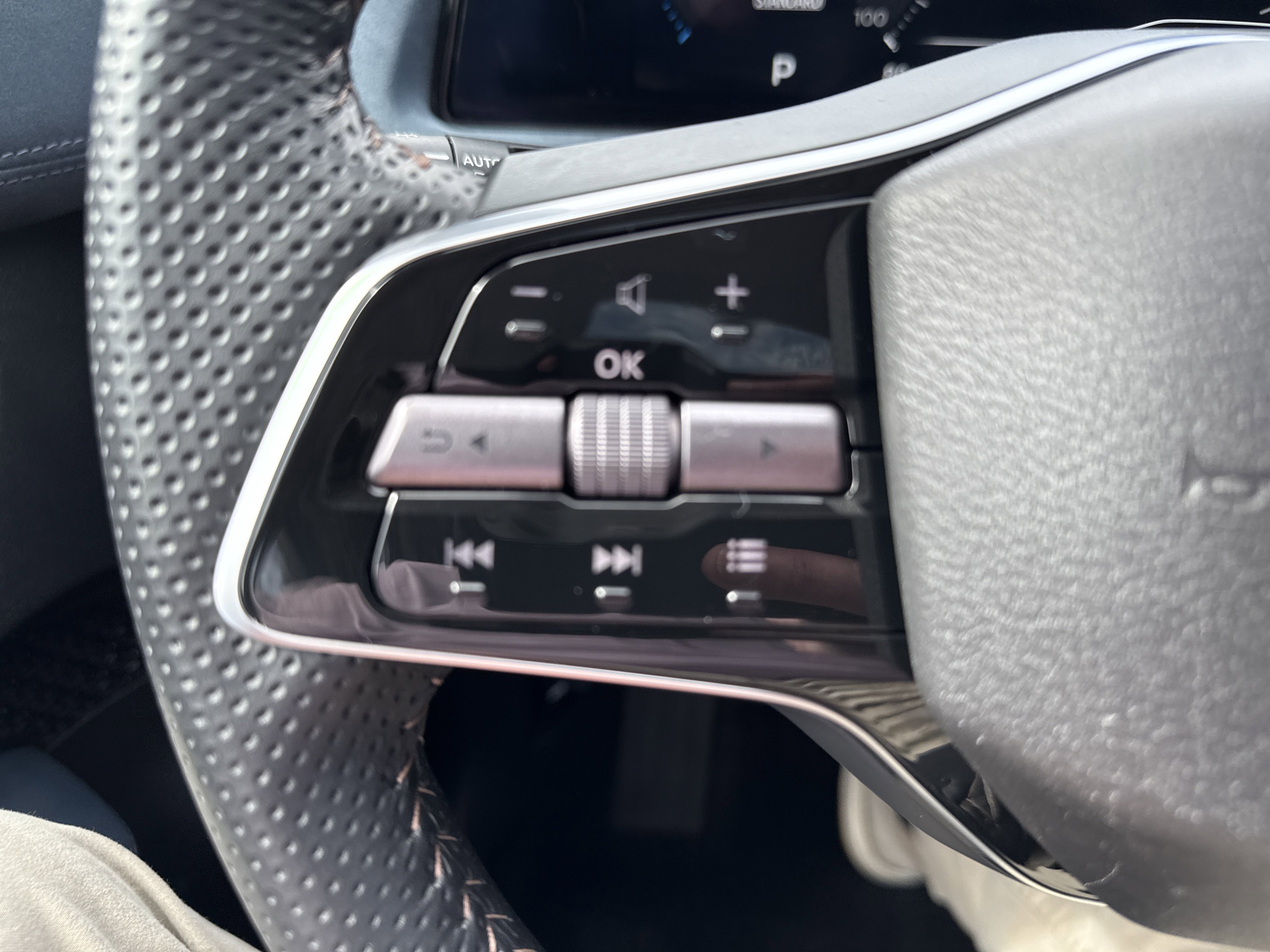 Certified 2024 Nissan Ariya AWD image 26