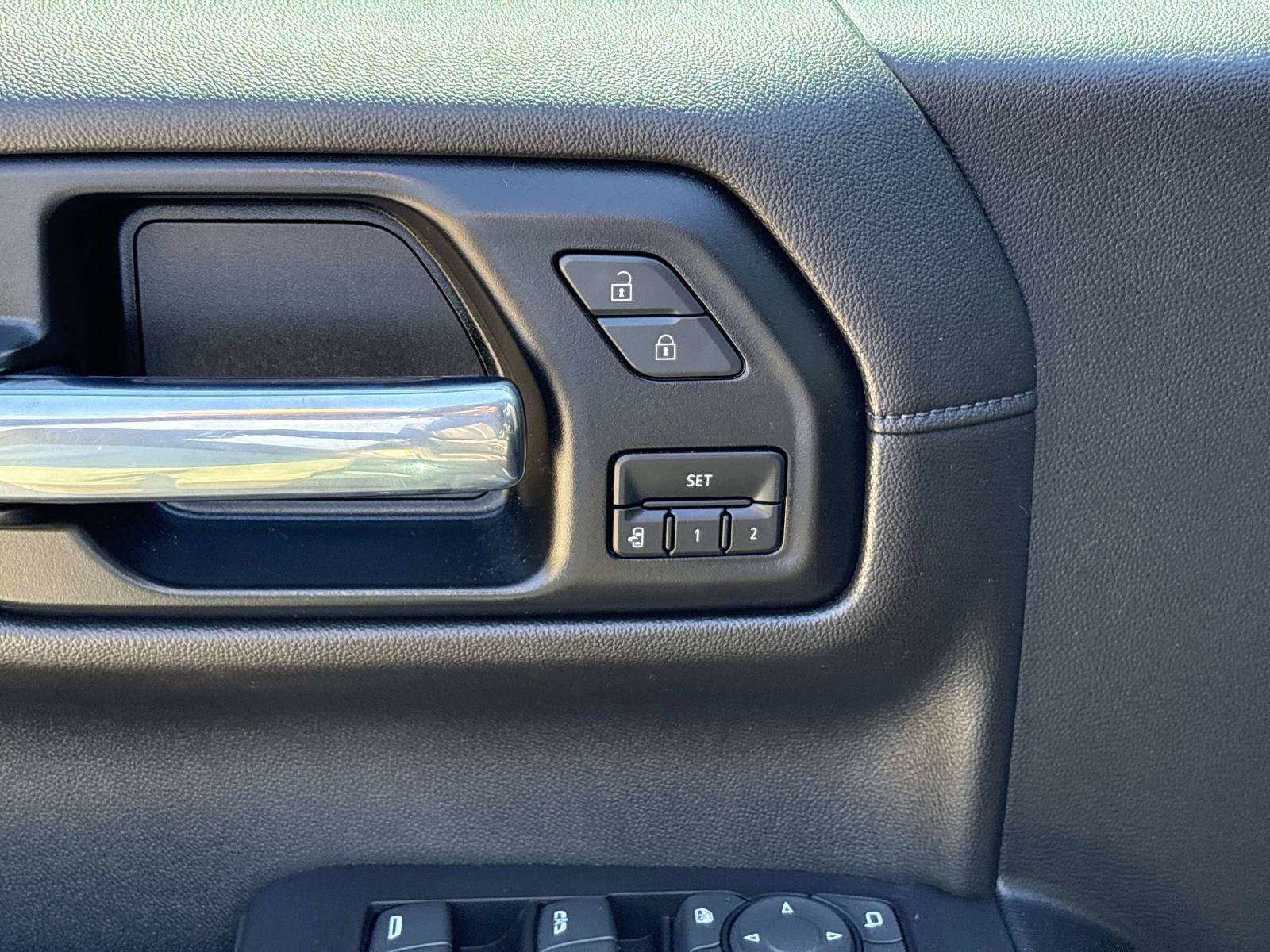 Used 2022 Chevrolet Silverado 1500 LTZ w/ LTZ Premium Package AWD/4WD image 13