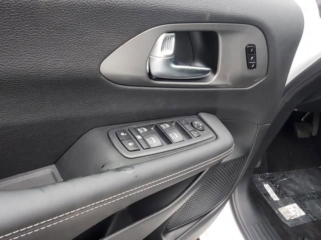 New 2026 Chrysler Pacifica Select image 7