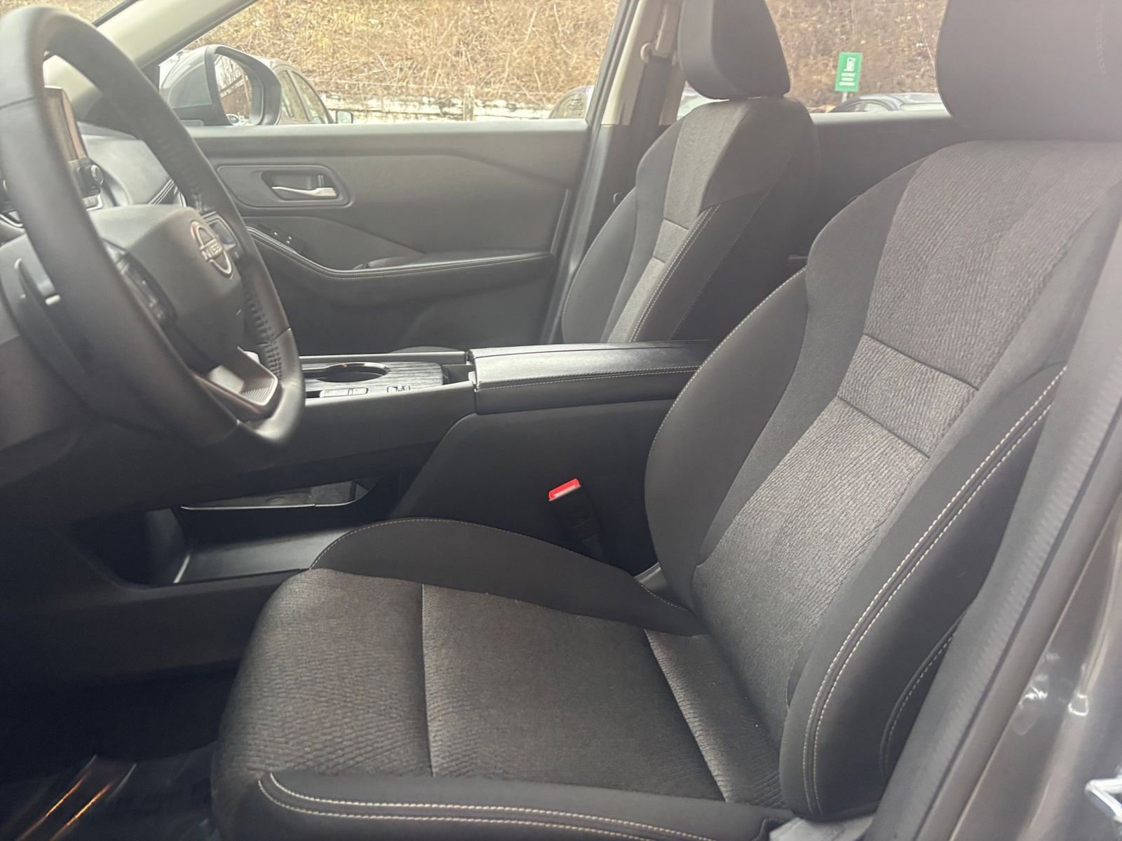 Used 2025 Nissan Rogue SV image 38