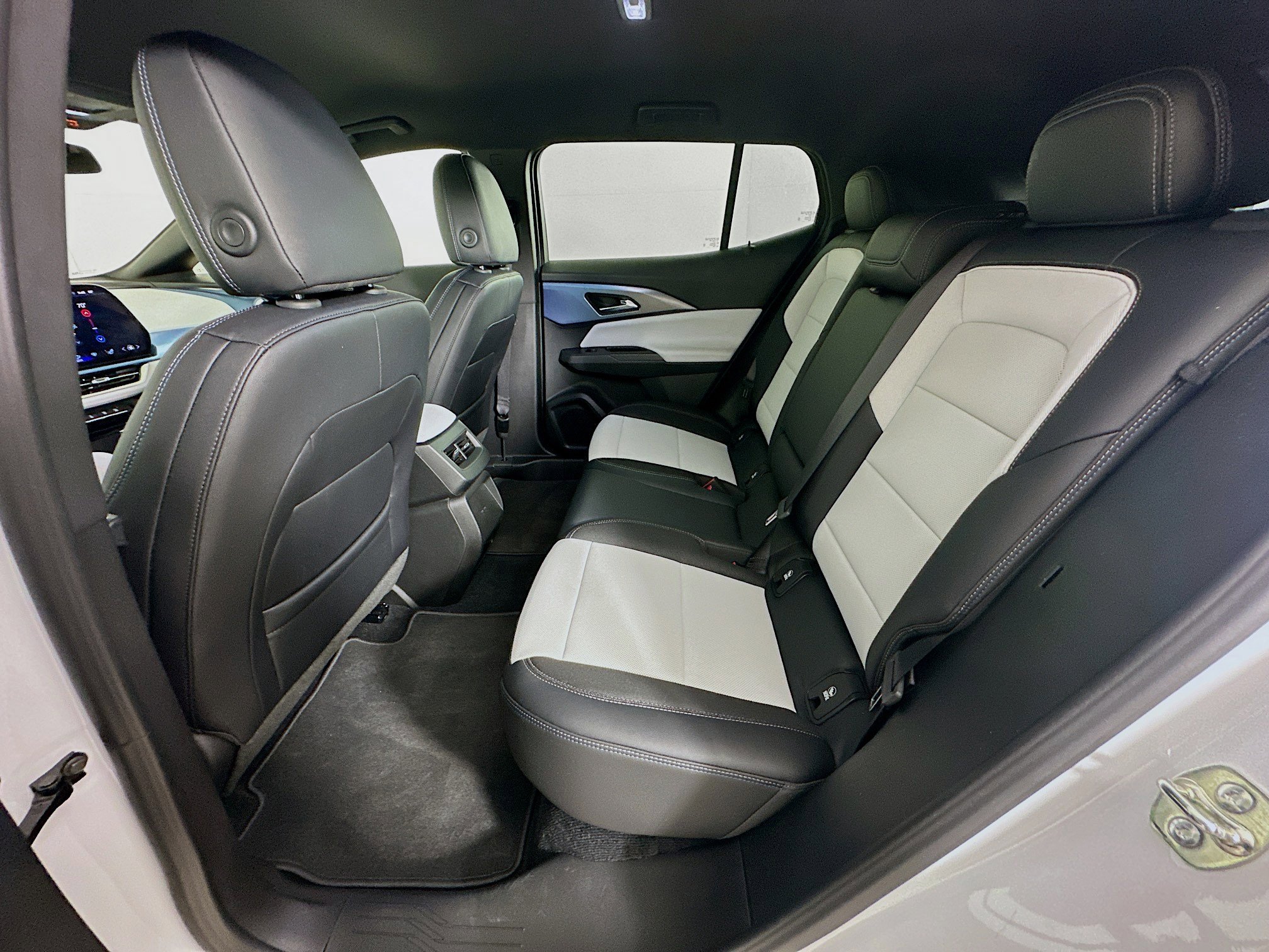 Used 2025 Chevrolet Equinox EV LT image 27