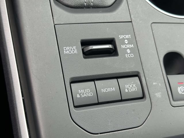 Used 2024 Toyota Highlander XLE AWD/4WD image 42