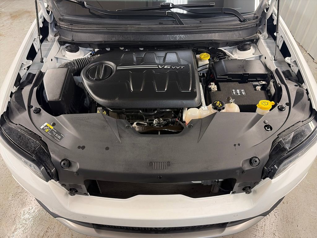 Used 2019 Jeep Cherokee Limited w/ Technology Group AWD/4WD image 13