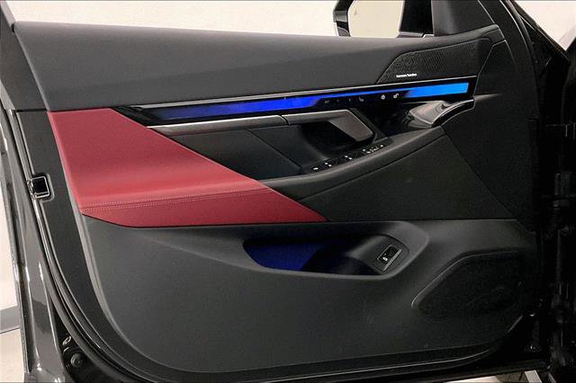 New 2025 BMW i5 xDrive40 w/ Premium Package image 24