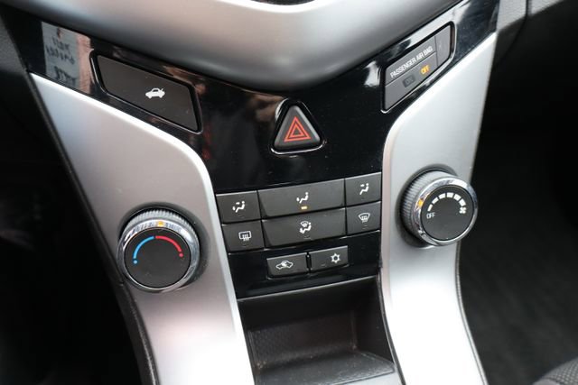 Used 2015 Chevrolet Cruze LT image 17
