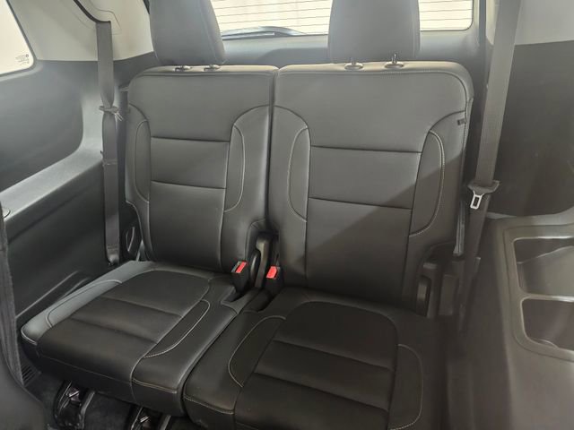 Used 2023 GMC Acadia SLT w/ Preferred Package AWD/4WD image 4
