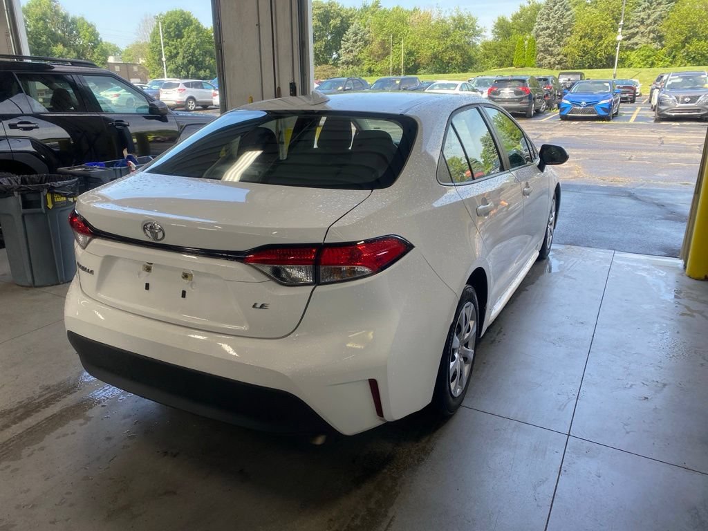 Used 2024 Toyota Corolla LE FWD image 4