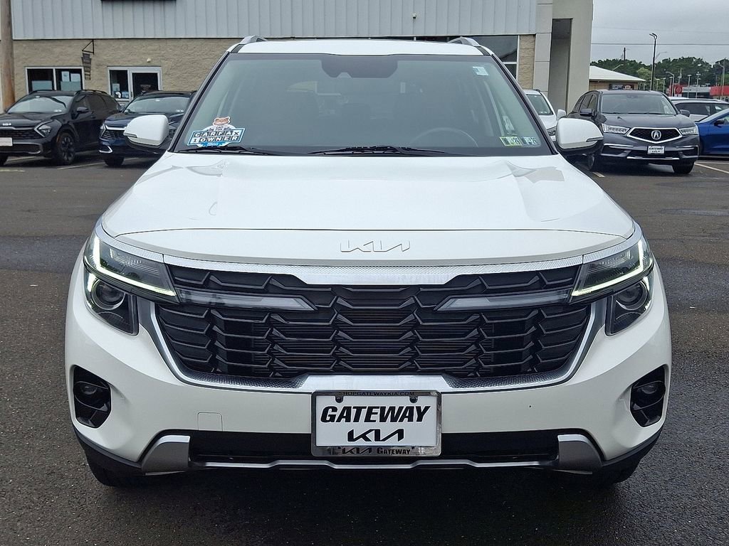 Used 2024 Kia Seltos EX image 3