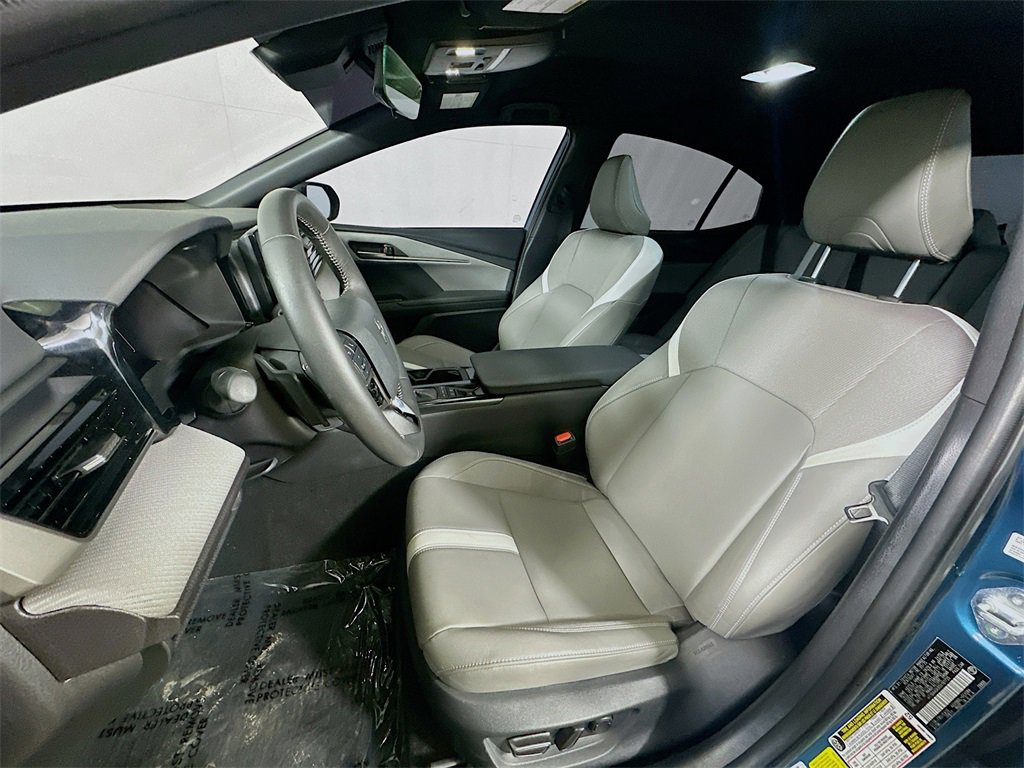 Used 2025 Toyota Camry SE image 15