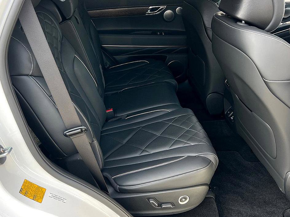 Used 2025 Genesis GV80 3.5T Prestige image 21