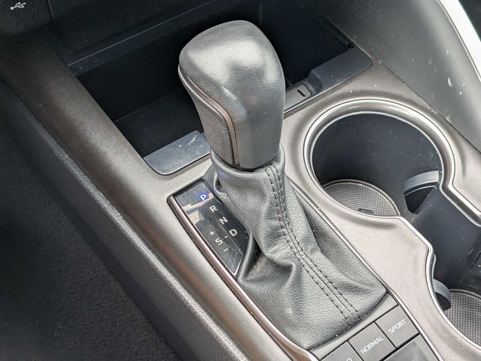 Used 2023 Toyota Camry SE w/ Cold Weather Package FWD image 29