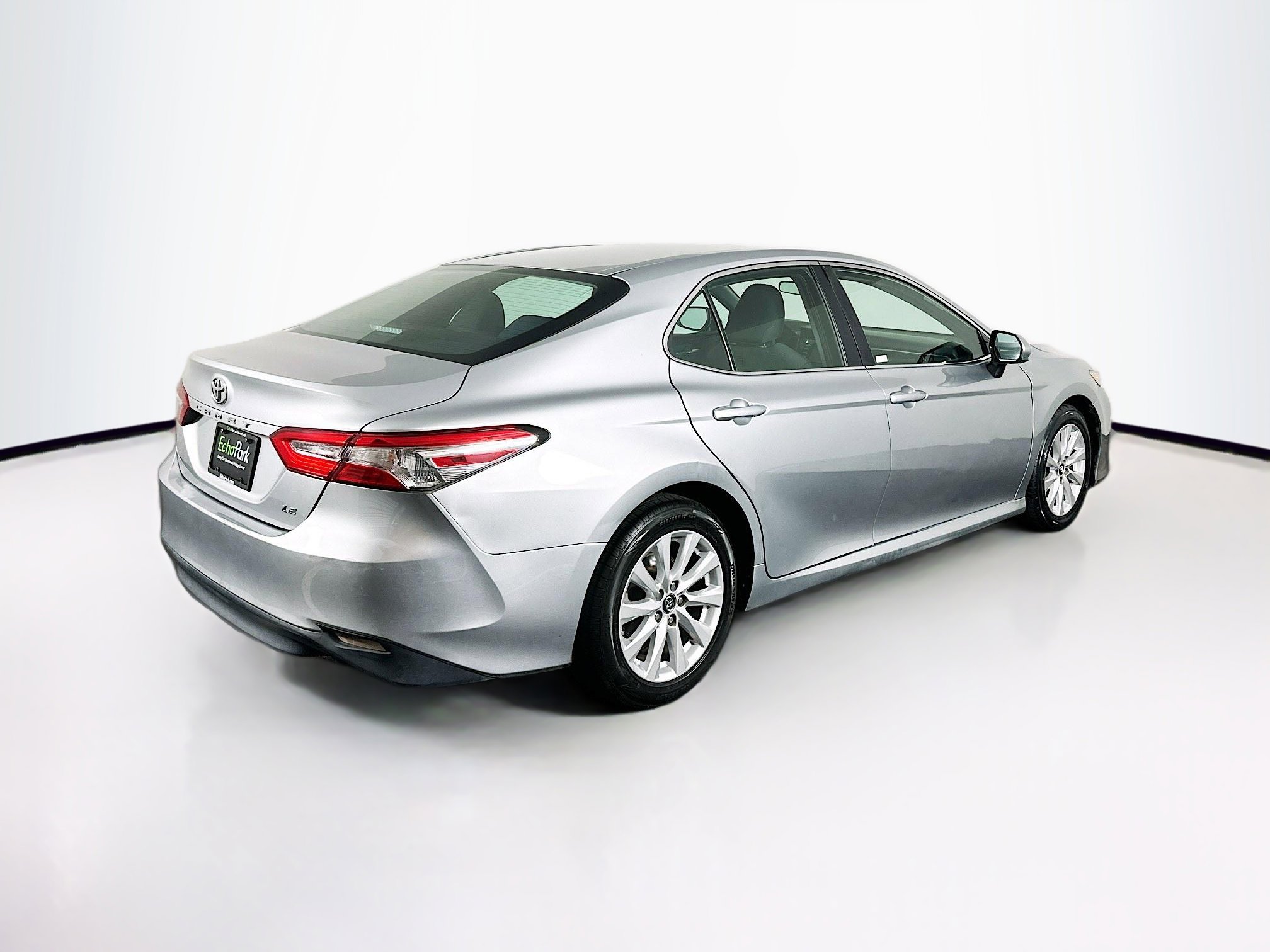 Used 2018 Toyota Camry LE image 9