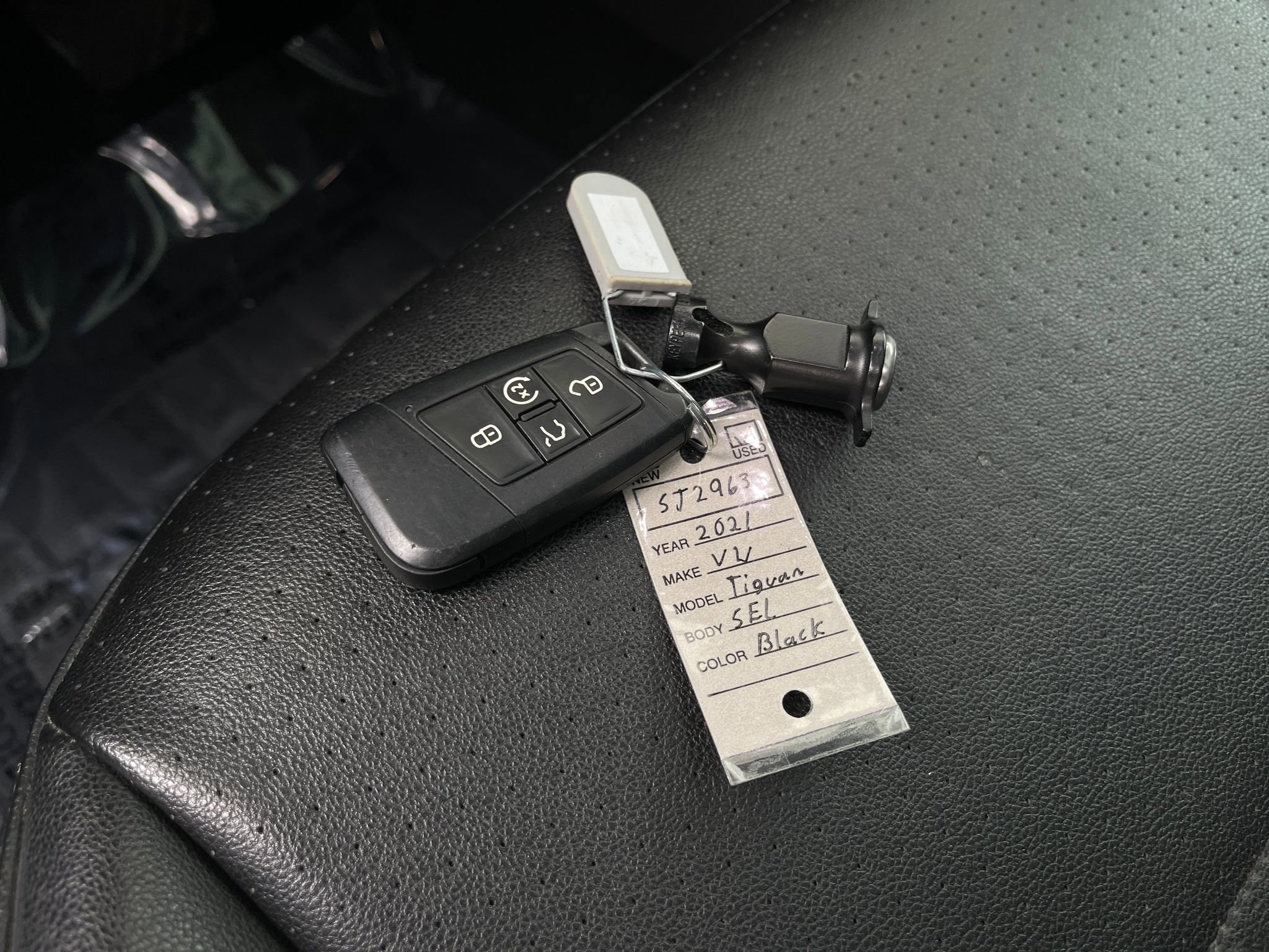 Used 2021 Volkswagen Tiguan SEL AWD/4WD image 38