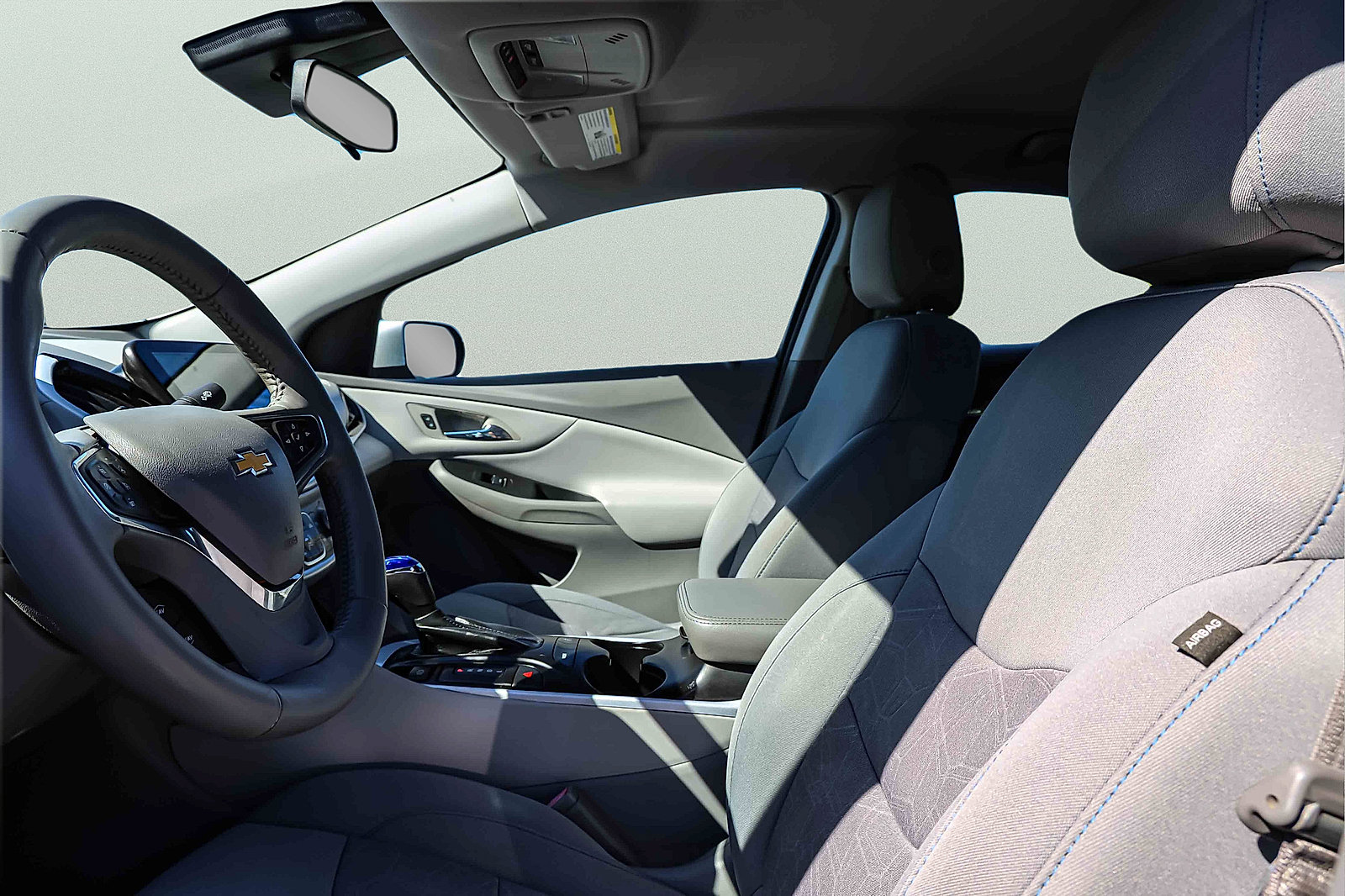 Used 2017 Chevrolet Volt LT w/ Comfort Package FWD image 9