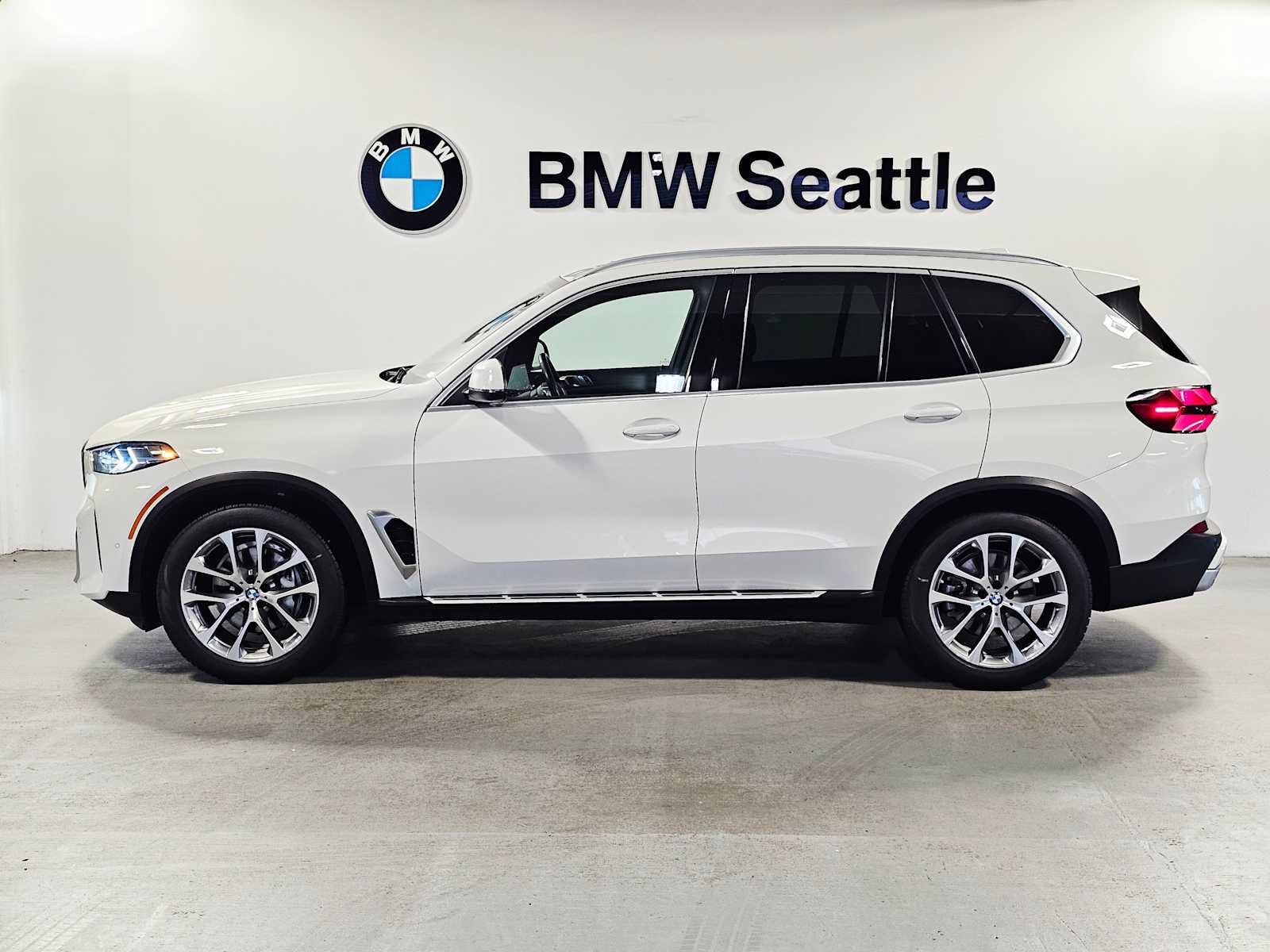 Used 2024 BMW X5 xDrive40i image 3