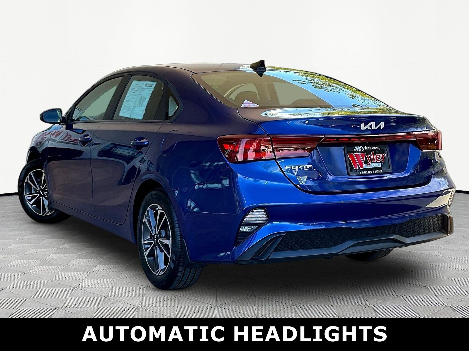 Used 2023 Kia Forte LXS w/ LXS Technology Package FWD image 4