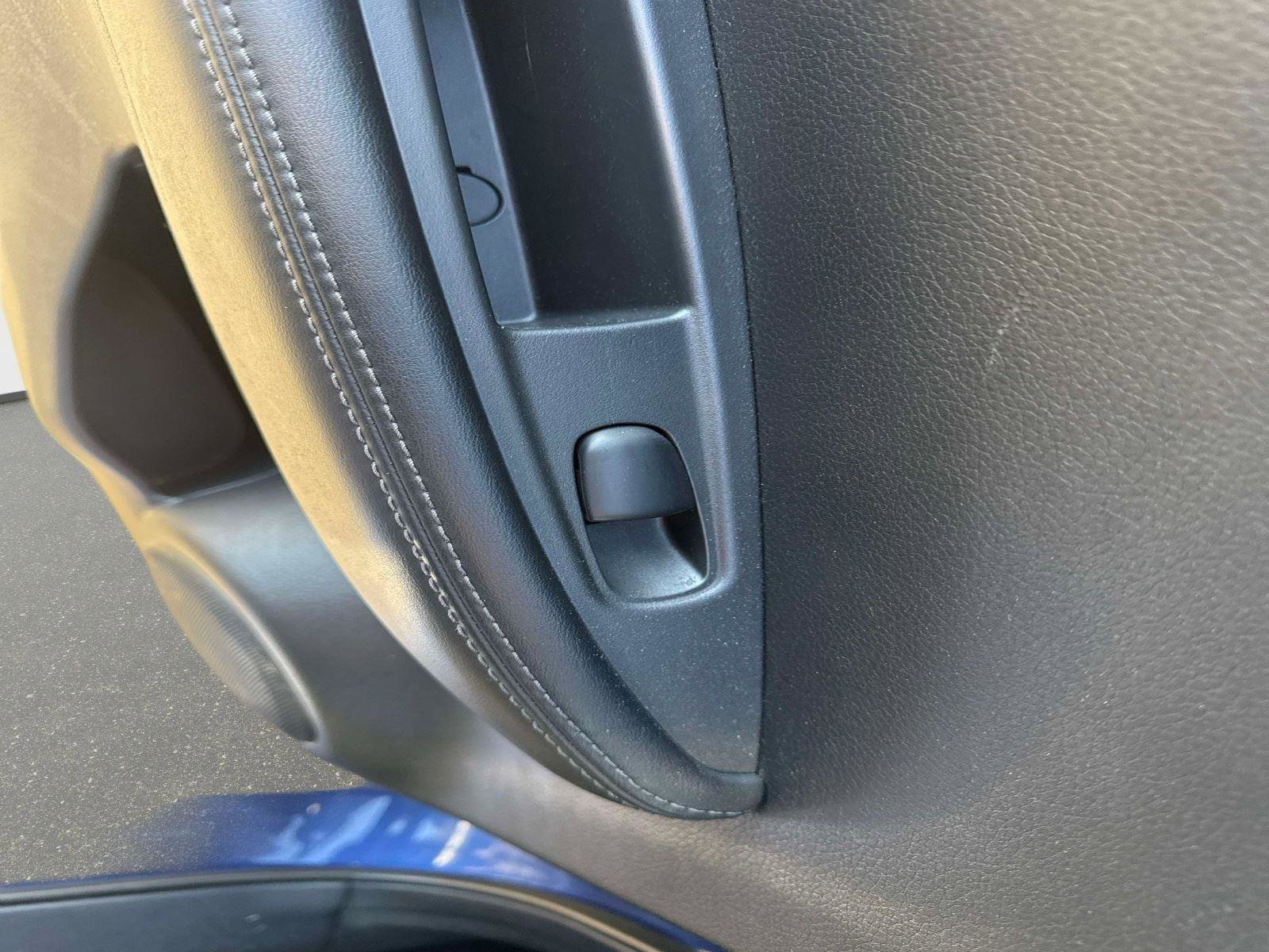 Used 2021 Nissan Rogue Sport S image 12