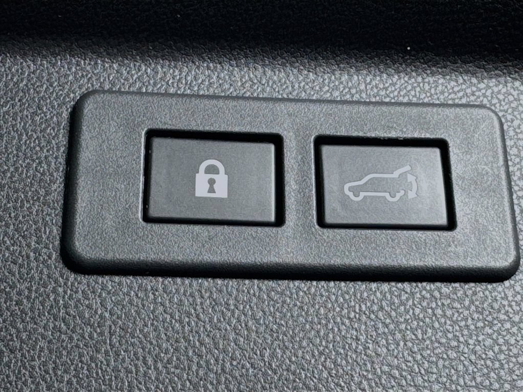Used 2020 Subaru Forester Premium AWD/4WD image 32