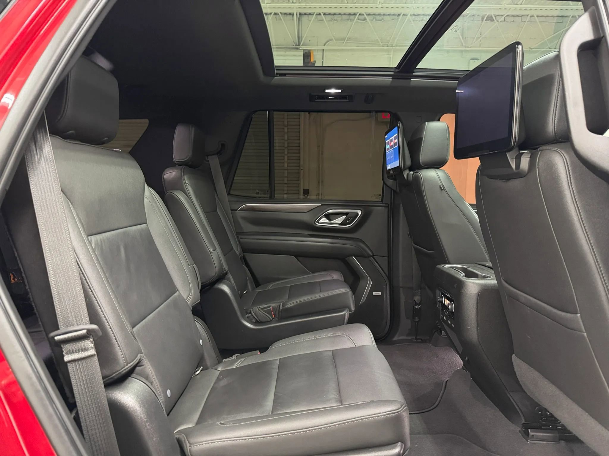 Used 2022 Chevrolet Tahoe LT w/ LT Signature Package RWD image 16