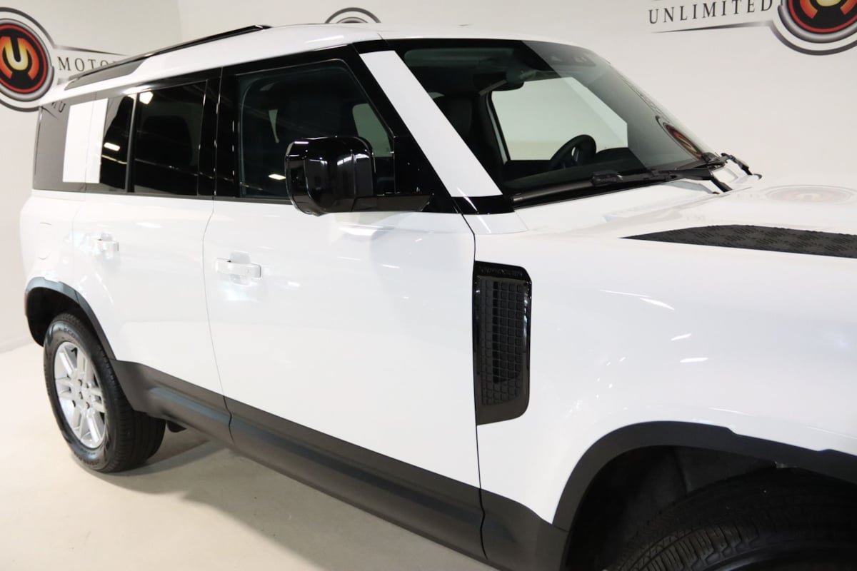 Used 2025 Land Rover Defender 110 S AWD/4WD image 7