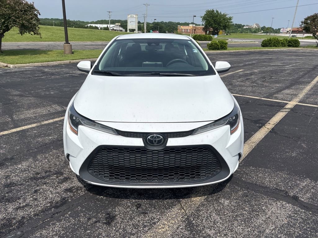 Used 2021 Toyota Corolla LE FWD image 2